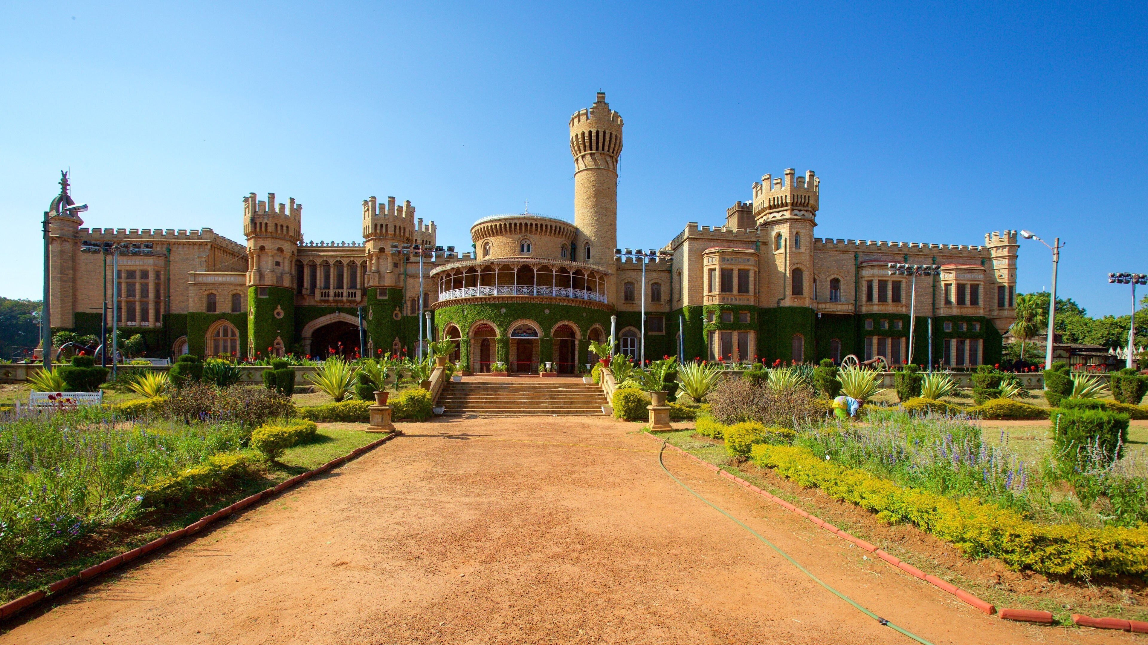 Bangalore Palace showing a castle, heritage architecture and heritage elements