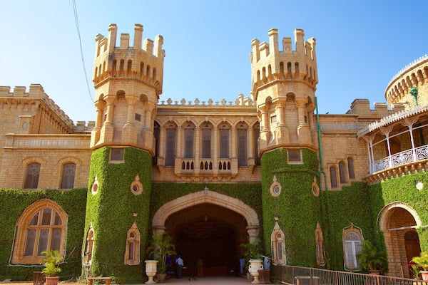 Bangalore Palace das einen Geschichtliches, historische Architektur und Burg