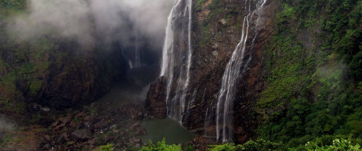 Second highest water fall in India... absolutely astonishing... must see if you're visiting Bangalore