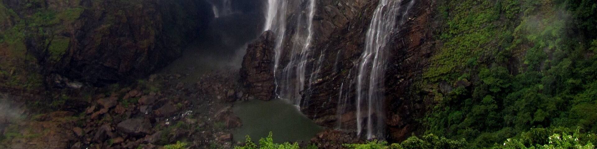 Second highest water fall in India... absolutely astonishing... must see if you're visiting Bangalore