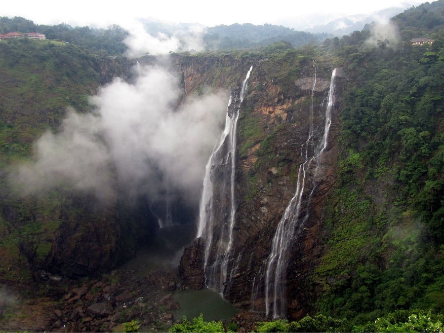 Second highest water fall in India... absolutely astonishing... must see if you're visiting Bangalore