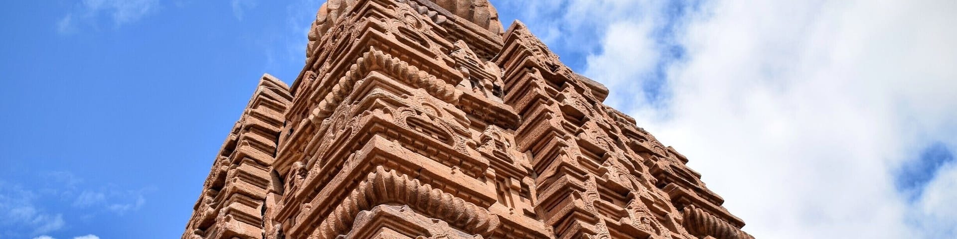Pattadakallu has a group of Hindu temples from 7-8th century. Well known for Chalukya architecture.