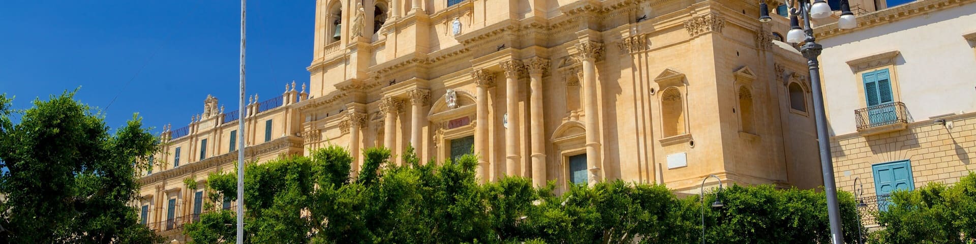 Catedral de Noto mostrando uma igreja ou catedral e arquitetura de patrimônio