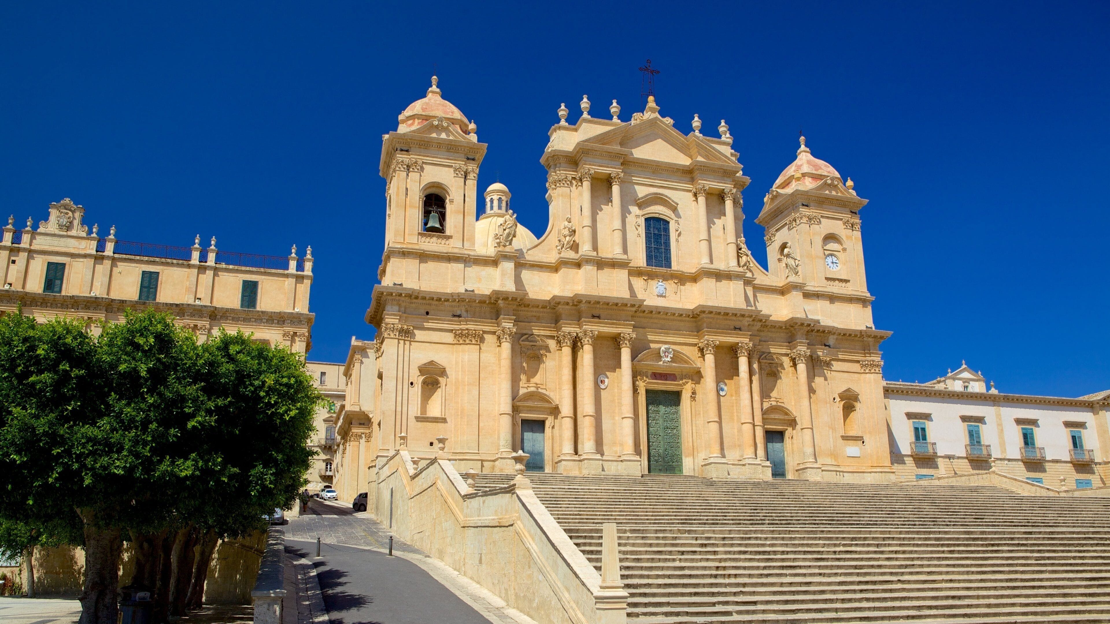Cathedral of Noto フィーチャー 遺跡 と 教会あるいは大聖堂