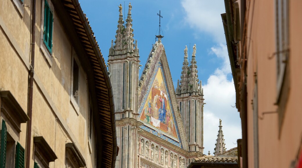 オルヴィエートのドゥオーモ フィーチャー 宗教的要素, 遺跡 と 教会あるいは大聖堂