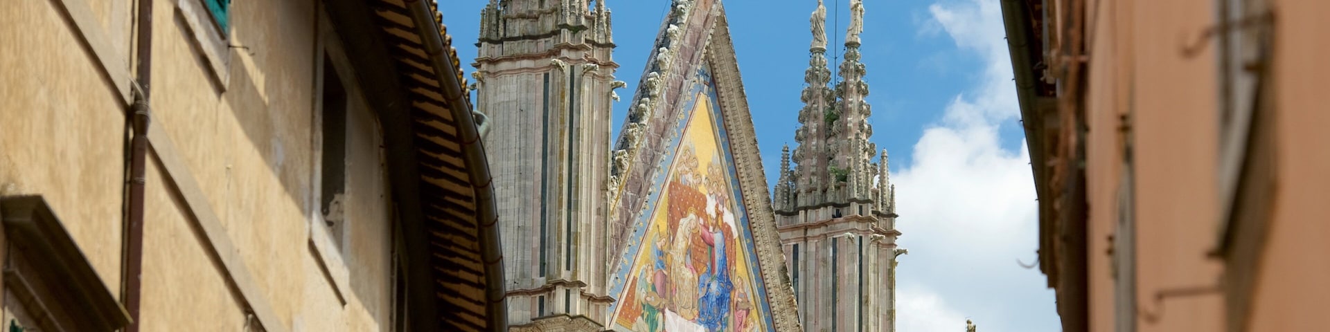 Duomo di Orvieto mit einem religiöse Elemente, historische Architektur und Kirche oder Kathedrale