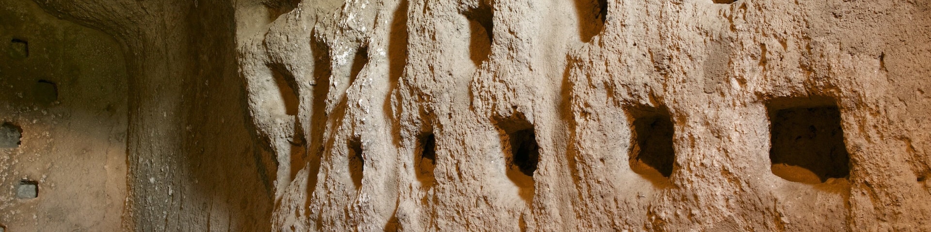 Etruscan Orvieto Underground qui includes grottes et patrimoine historique