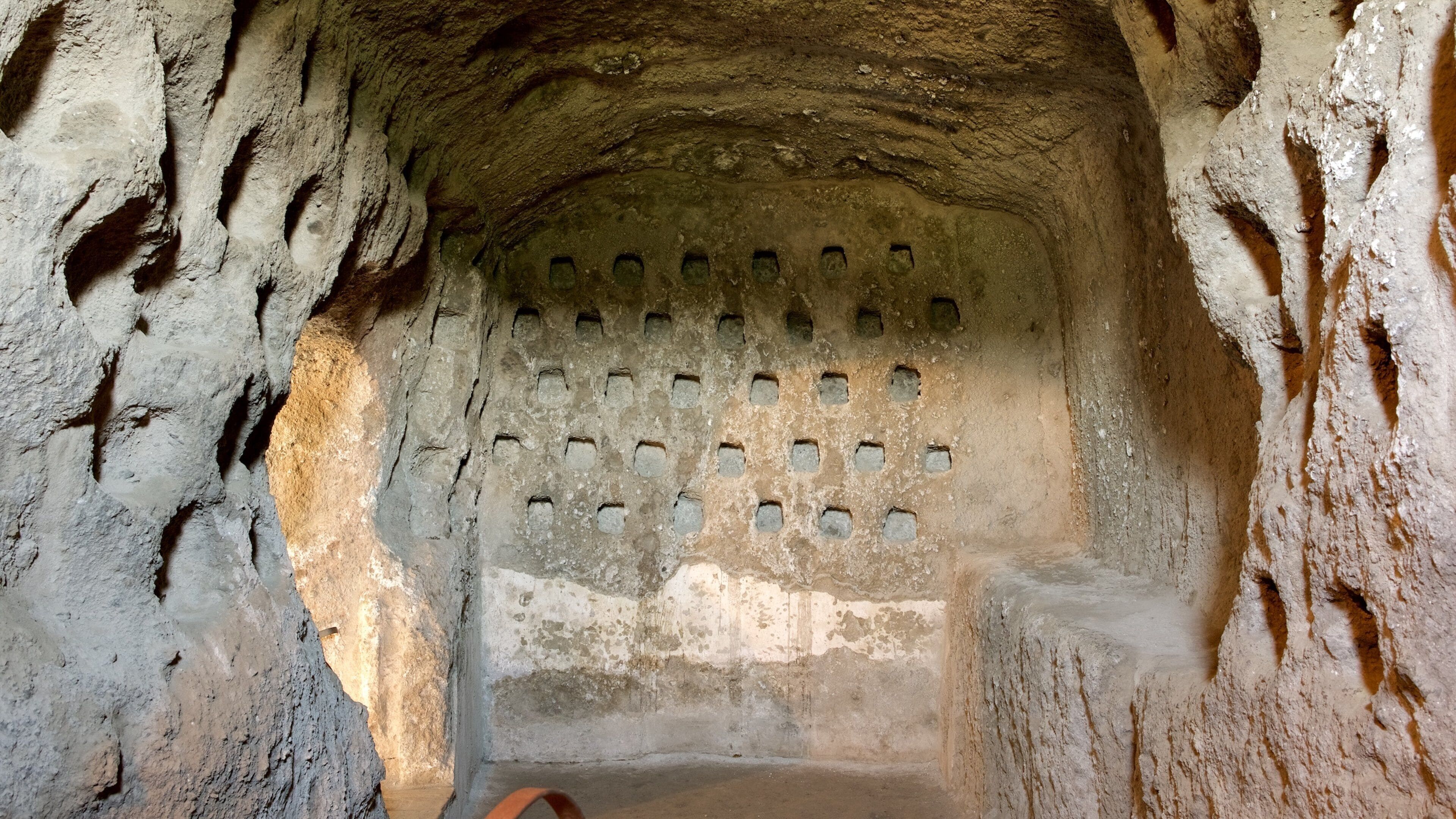 Etruscan Orvieto Underground 其中包括 傳統元素 和 洞穴