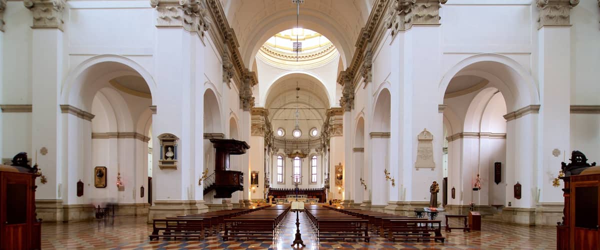Padua Cathedral featuring interior views, heritage elements and a church or cathedral