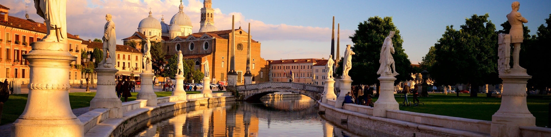 Prato della Valle showing a sunset, heritage architecture and a river or creek