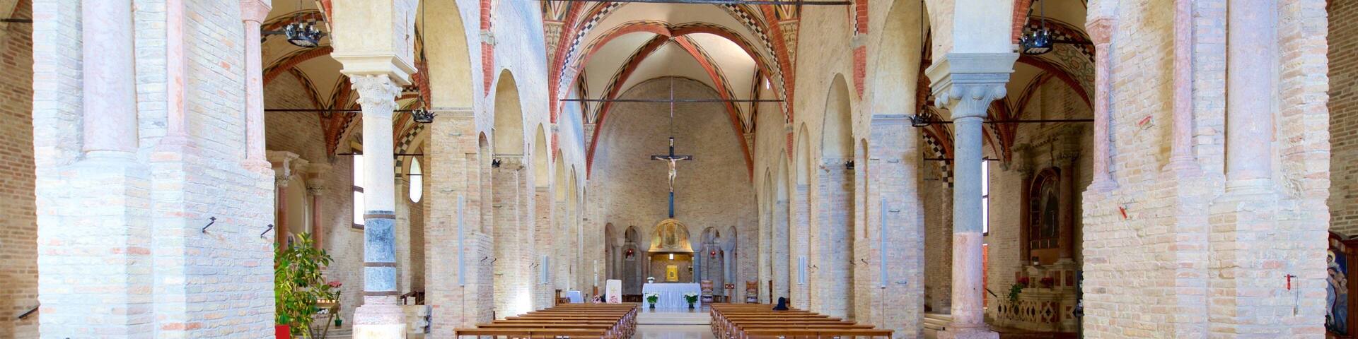 Santa Sofia showing interior views, a church or cathedral and heritage elements