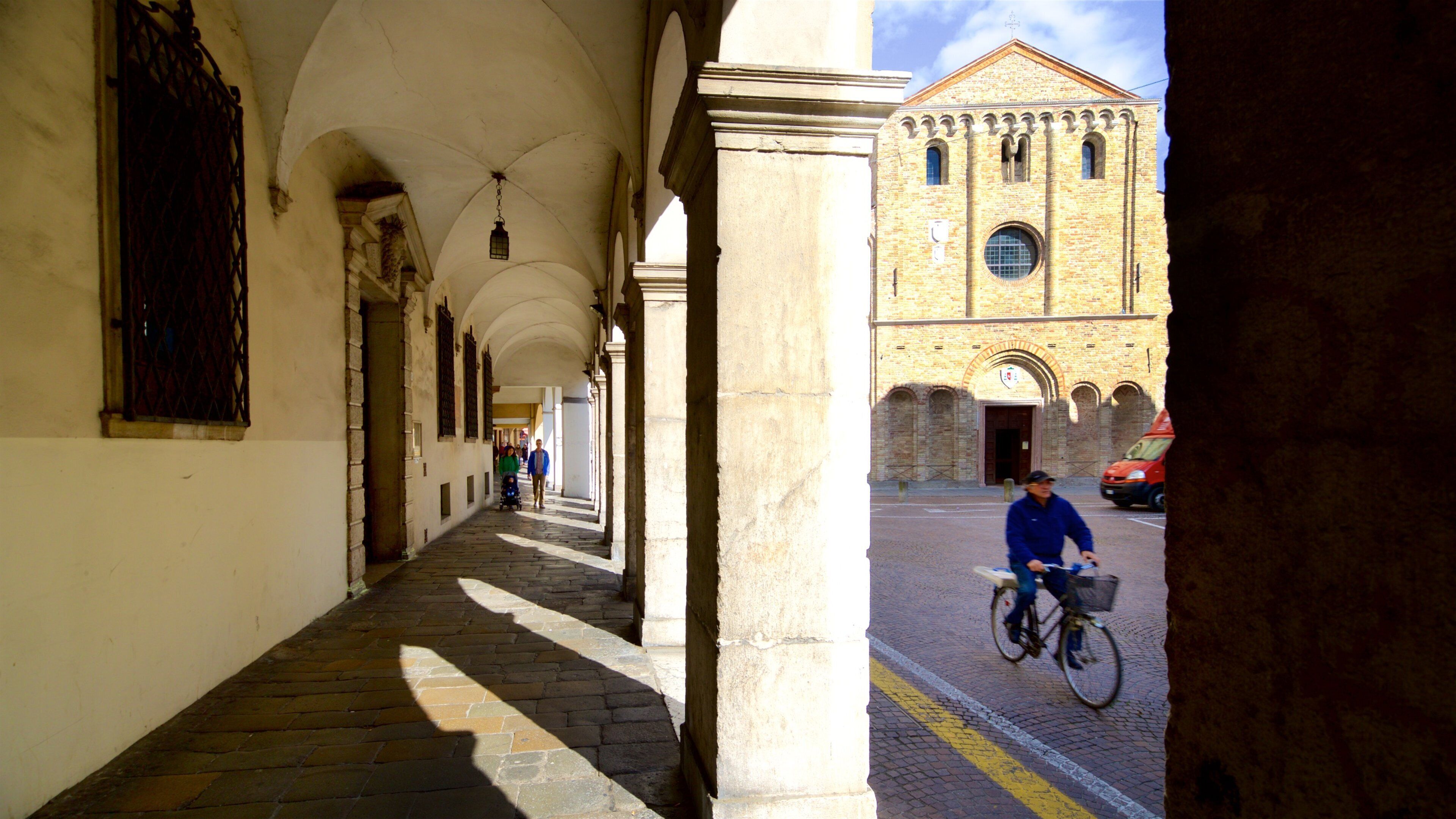 Santa Sofia fasiliteter samt sykling, kulturarv og gatescener