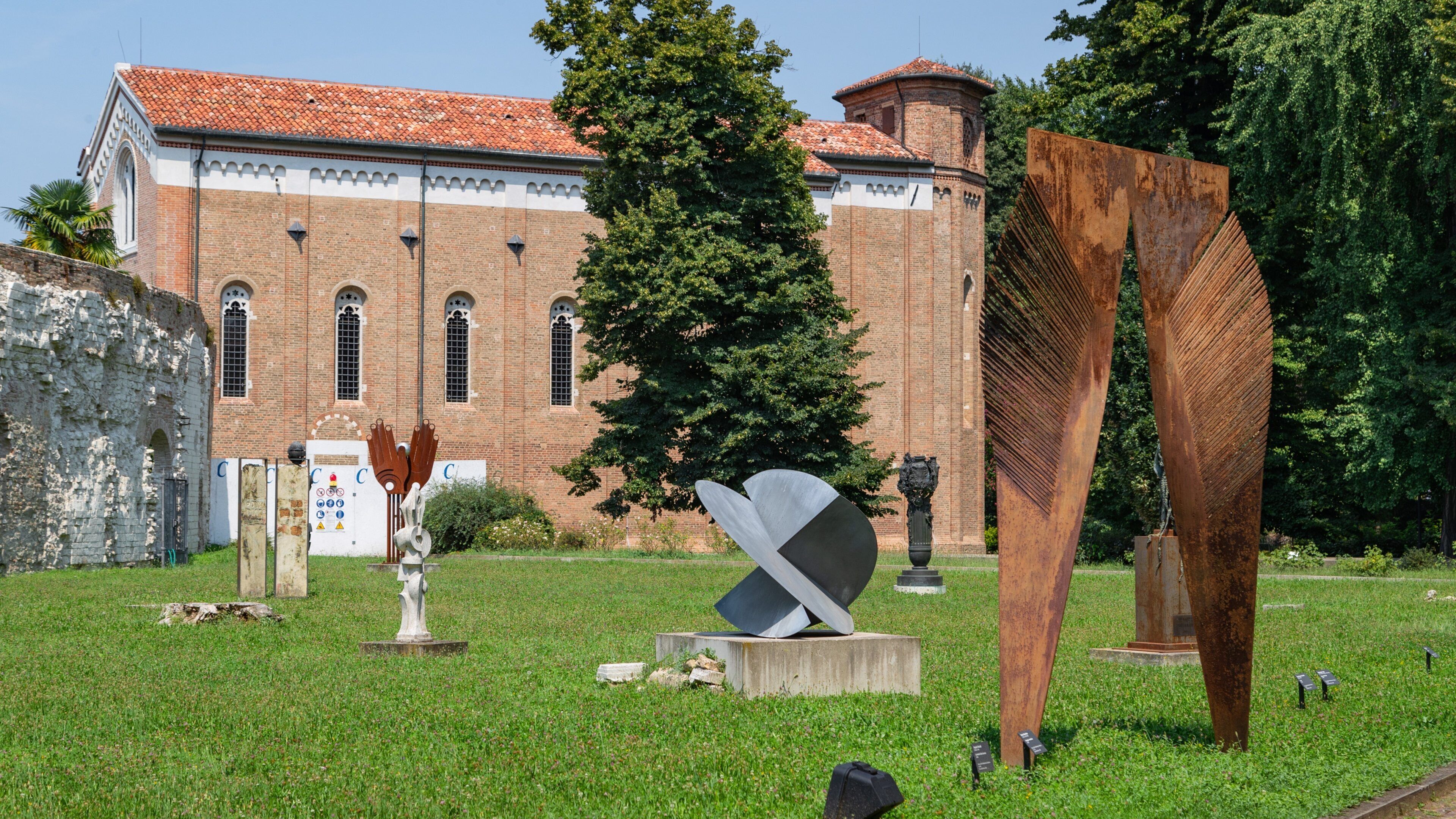 Scrovegni Chapel showing outdoor art and a park