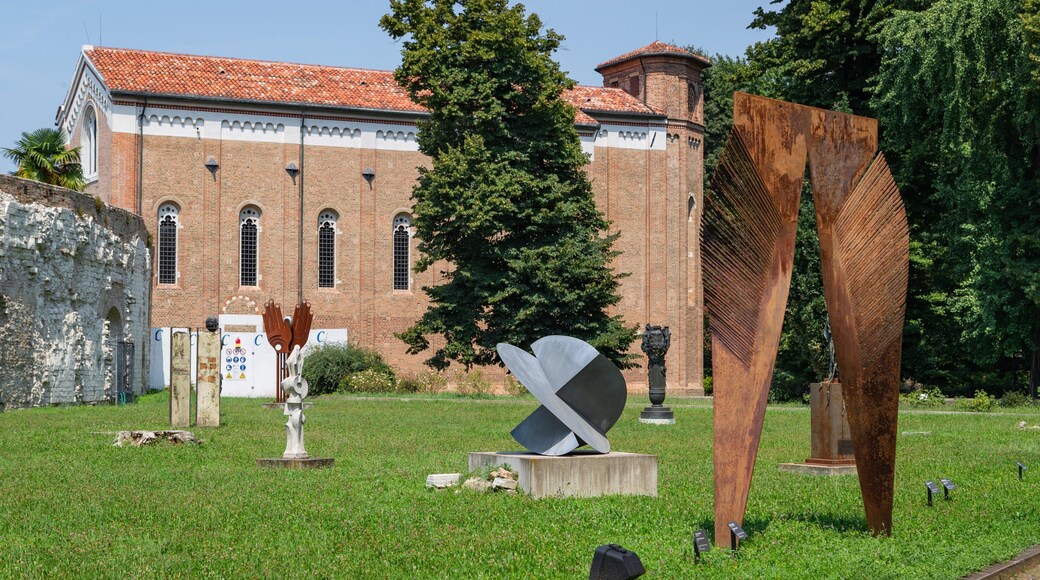 Scrovegni Chapel showing outdoor art and a park