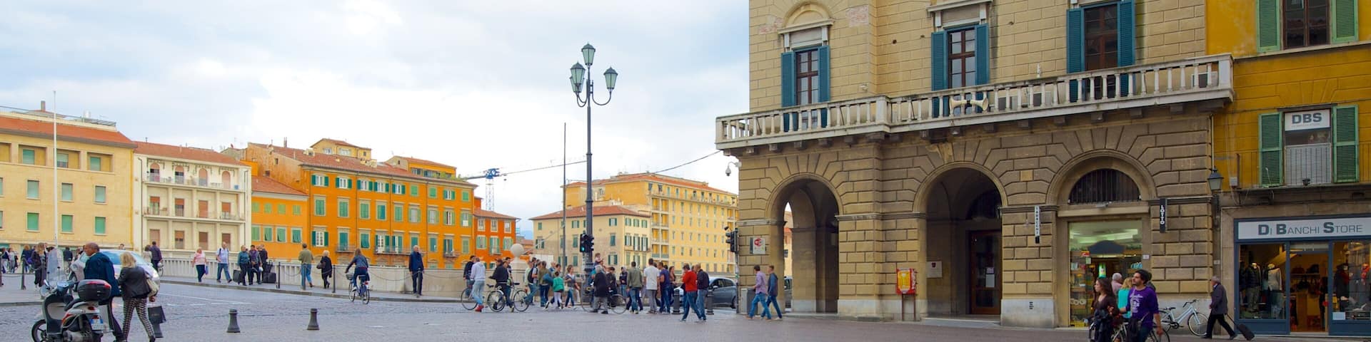 Palazzo Pretorio montrant patrimoine architectural, square ou place et ville