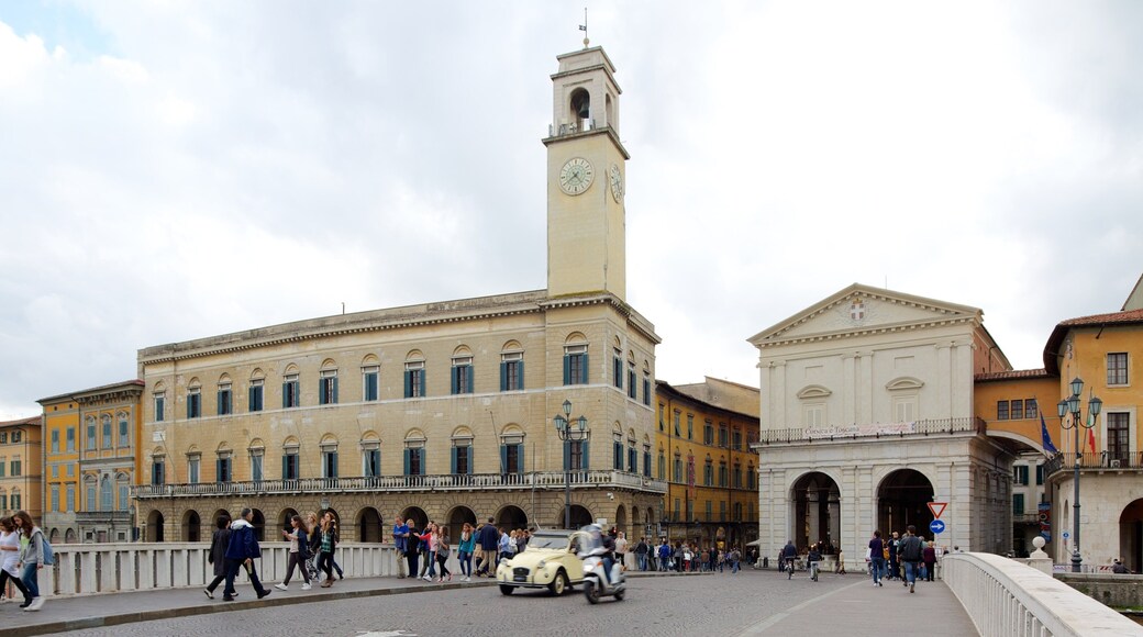 Palazzo Pretorio showing street scenes, heritage architecture and chateau or palace