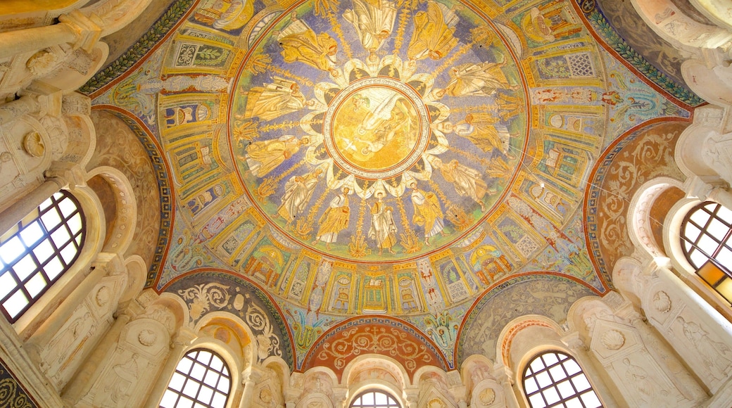 Det neonske dåpskapellet som viser religiøse elementer, innendørs og kirke eller katedral