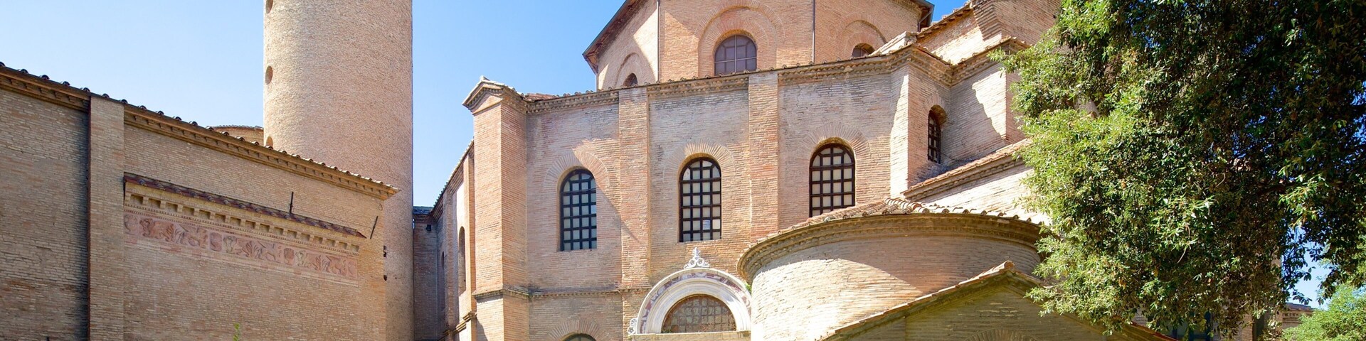 Basílica de San Vitale mostrando una iglesia o catedral y arquitectura patrimonial