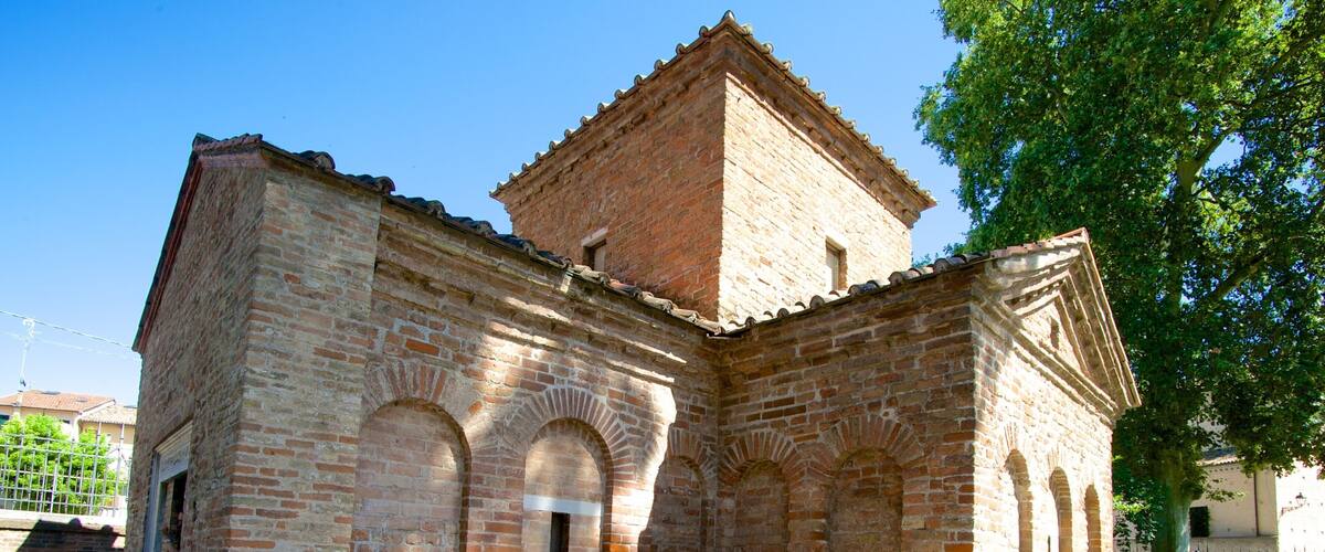 ๊ฐ๋ผ ํ๋ผ์น๋์ ๋ฌด๋ค ์ ํน์ง ๋ฌธํ์ ์ฐ ์์