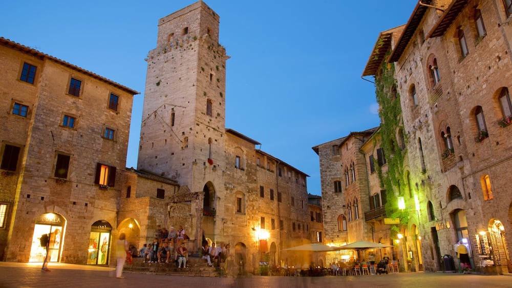 Piazza della Cisterna das einen Restaurants und Lokale, Café-Szenerien und bei Nacht