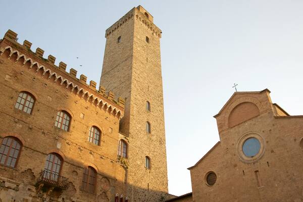 Piazza Duomo das einen Kirche oder Kathedrale und historische Architektur