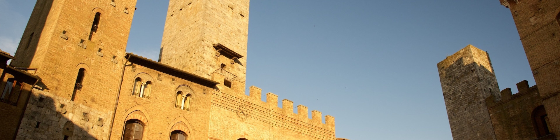 Piazza Duomo mostrando un castillo