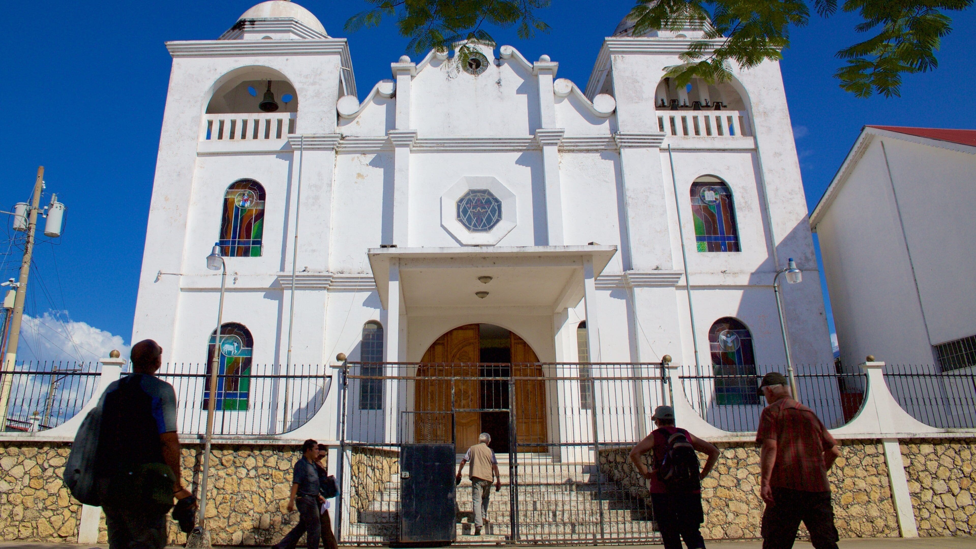 Cathedral of Flores showing a church or cathedral