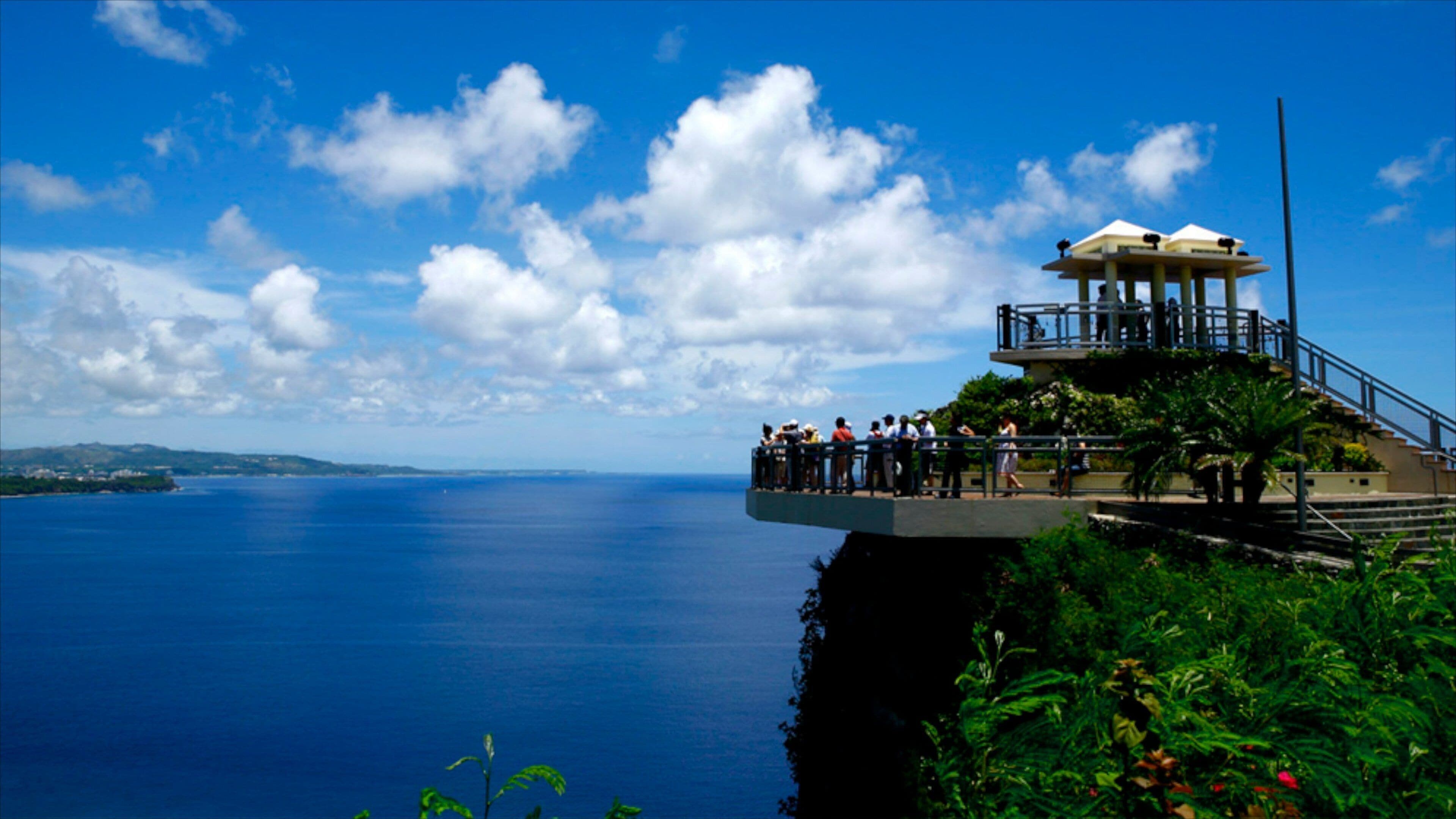 Two Lovers Point featuring views and general coastal views