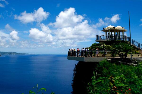 Two Lovers Point featuring views and general coastal views