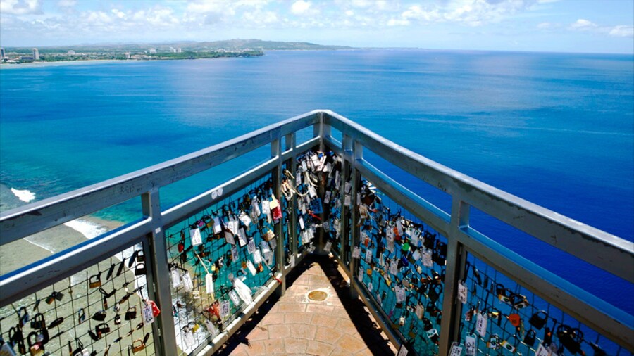 Two Lovers Point which includes views and general coastal views