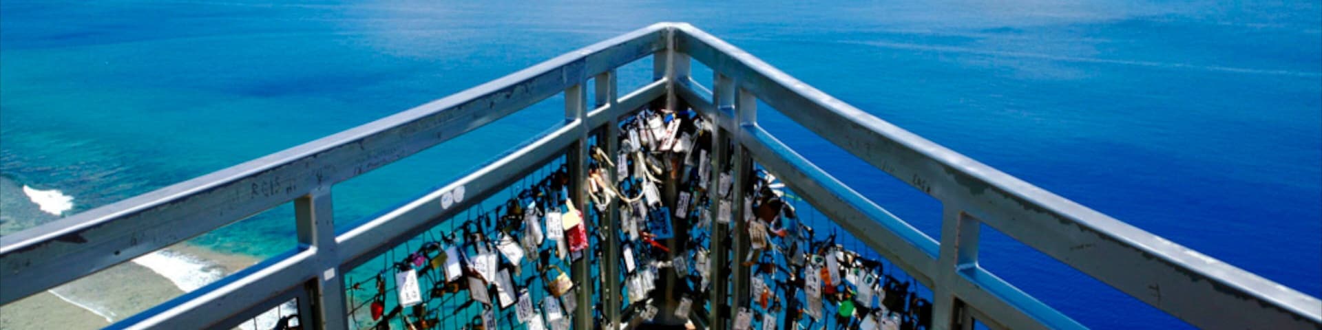 Two Lovers Point which includes views and general coastal views