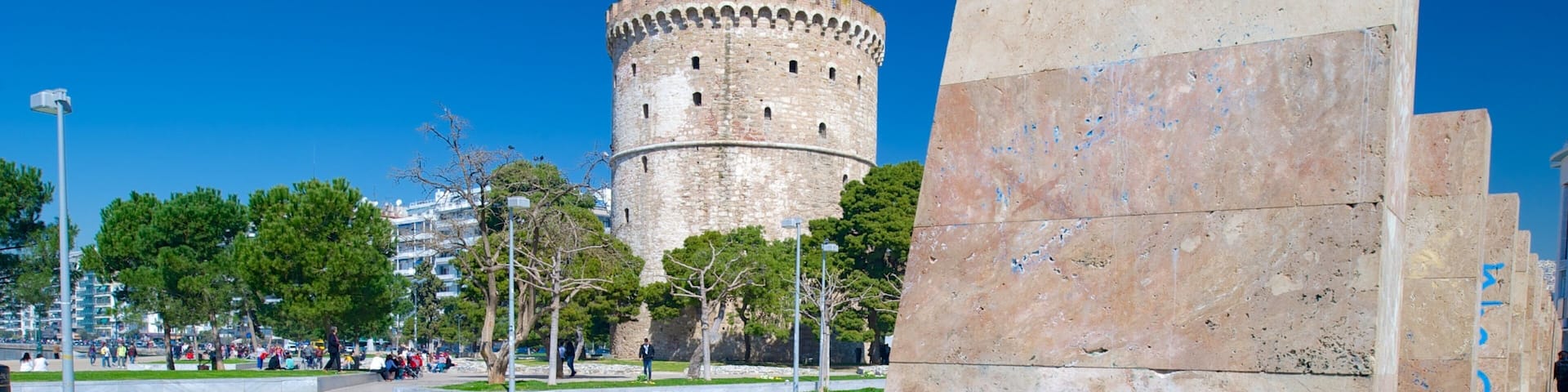 White Tower of Thessaloniki featuring heritage elements