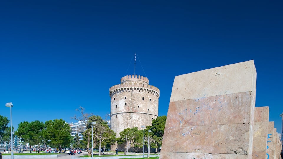 White Tower of Thessaloniki featuring heritage elements