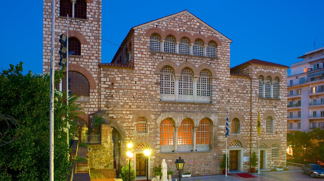 Thessaloniki featuring religious aspects, street scenes and a church or cathedral