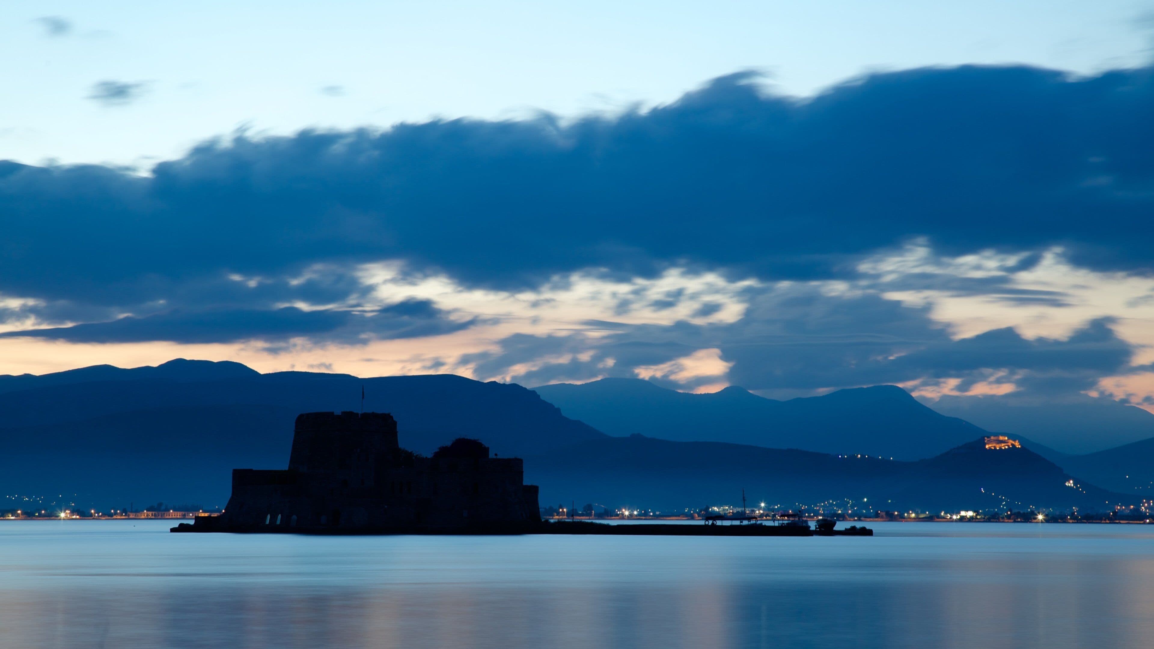 Forteresse Bourdzi qui includes vues littorales, panoramas et chĂąteau ou palais