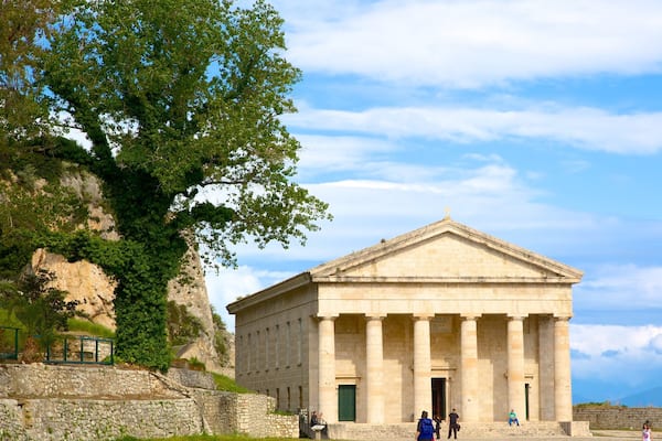 Vecchia Fortezza mostrando architettura d\'epoca