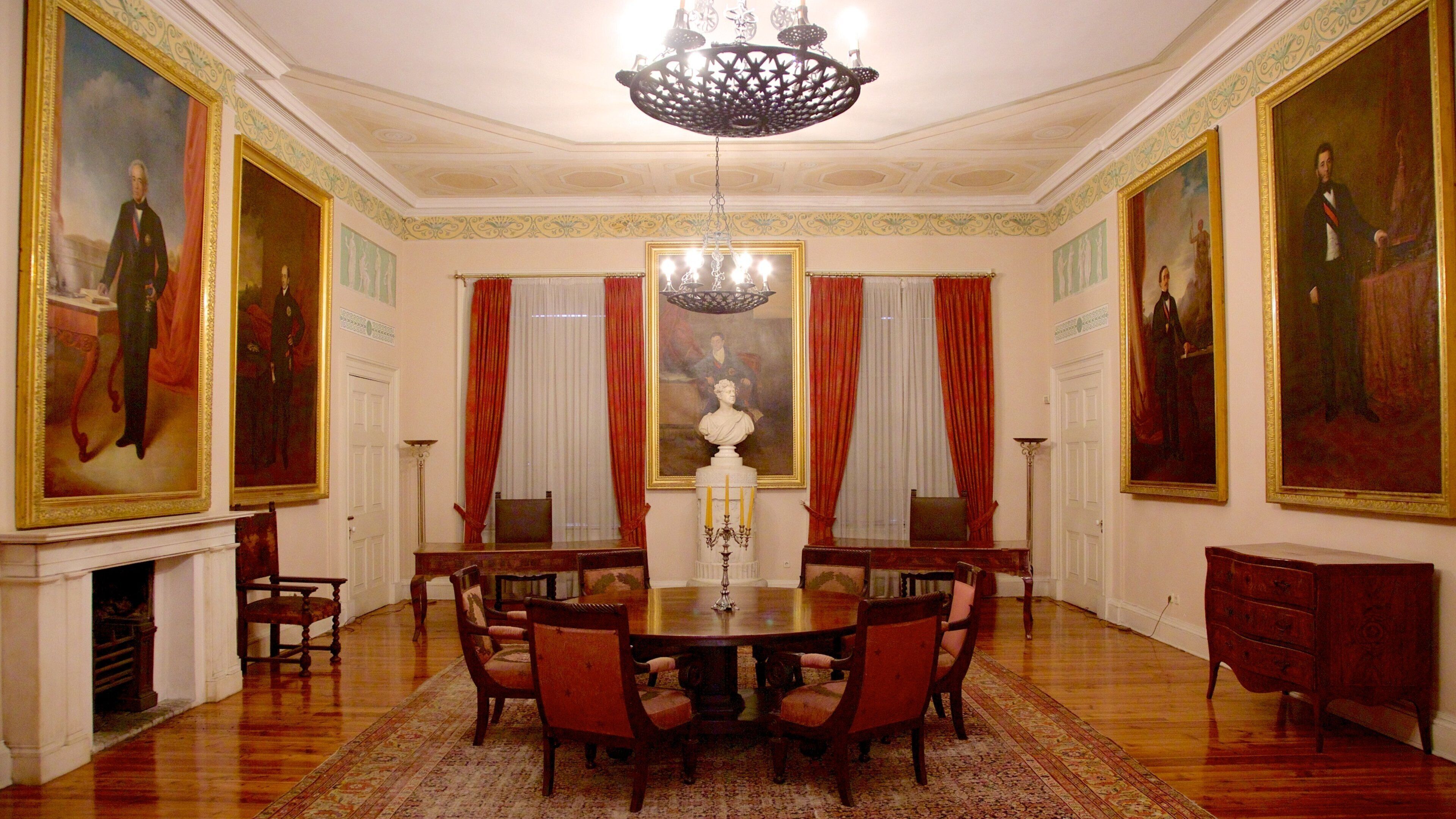 พิพิธภัณฑ์ศิลปะเอเชีย แสดง ศิลปะ และ การตกแต่งภายใน