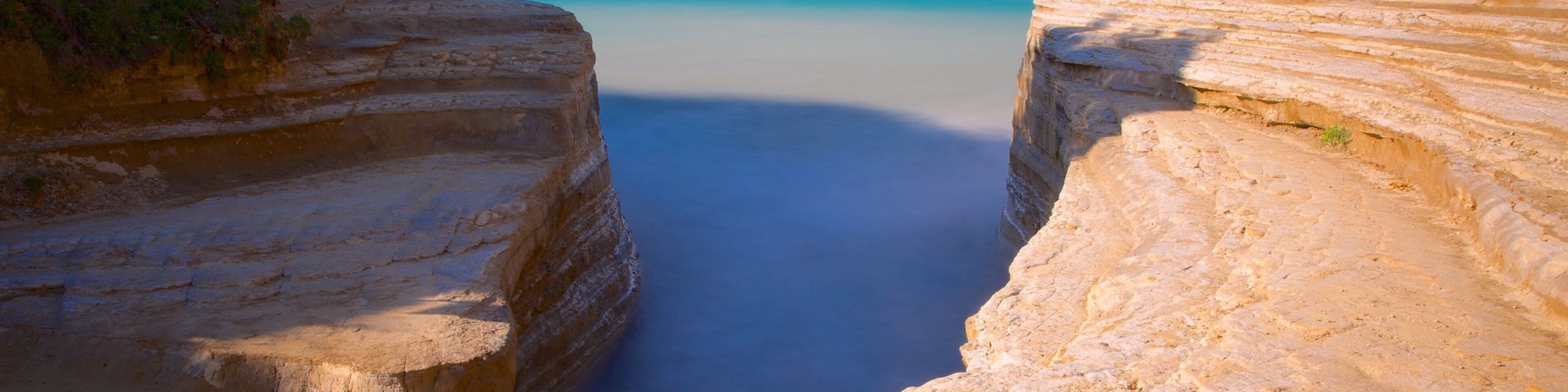 Canal d\'Amour que inclui litoral acidentado