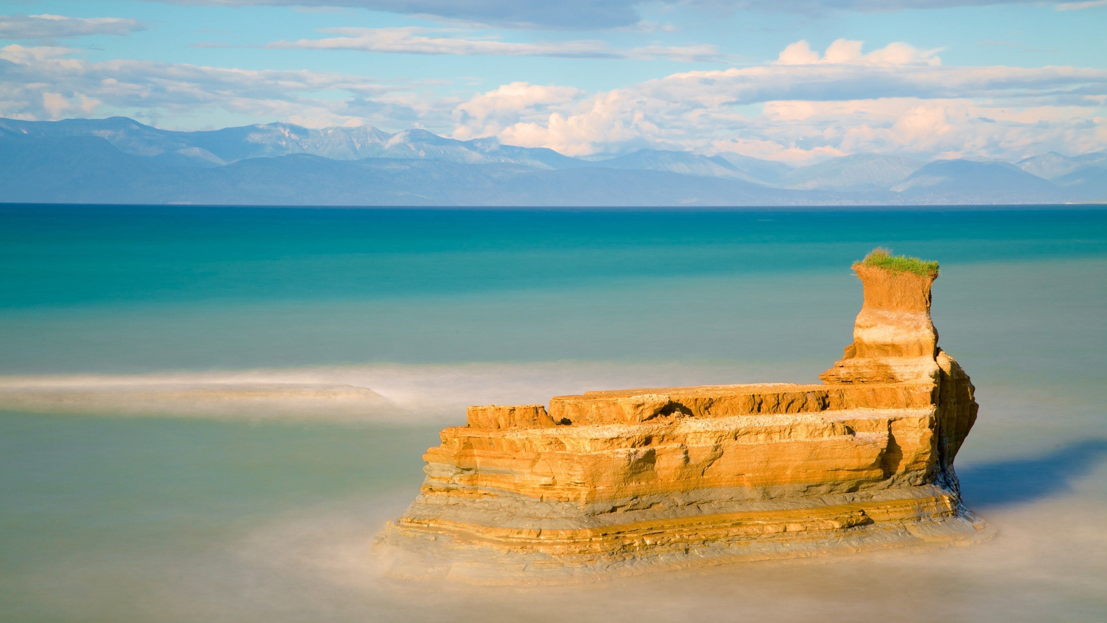 Canal d\'Amour som inkluderer kyst og utsikt mot øy