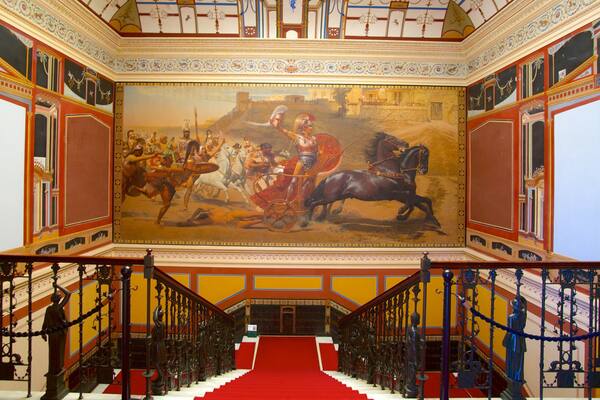 Achilleion ofreciendo arte, vistas interiores y un castillo