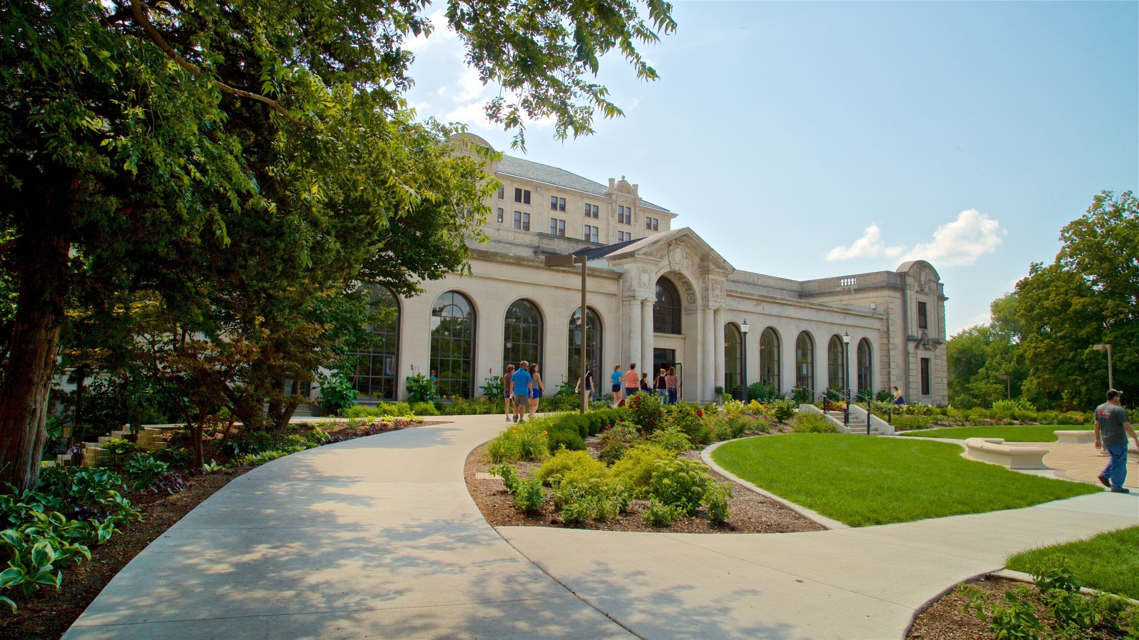 Đại học Tiểu bang Iowa cho thấy công viên và kiến trúc di sản