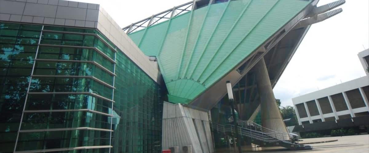 Parque Ismail Marzuki que incluye arquitectura moderna y un parque