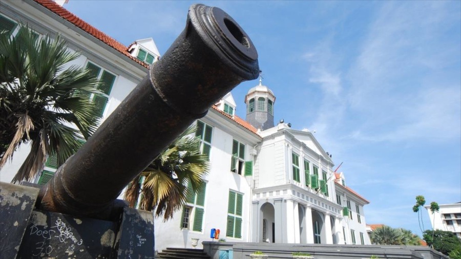 Jakarta History Museum featuring military items and a city