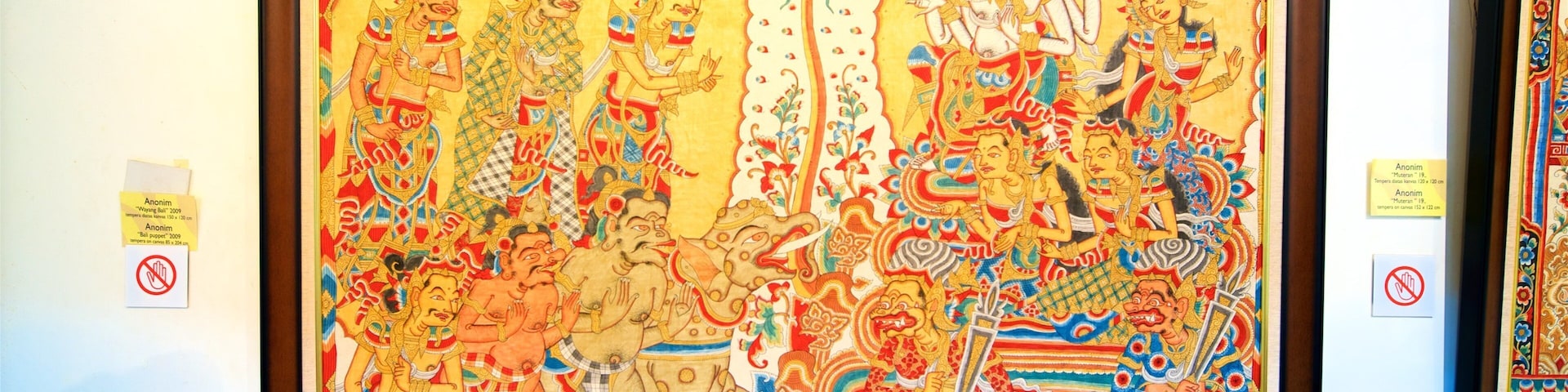 Museum of Fine Arts and Ceramics welches beinhaltet Innenansichten und Kunst