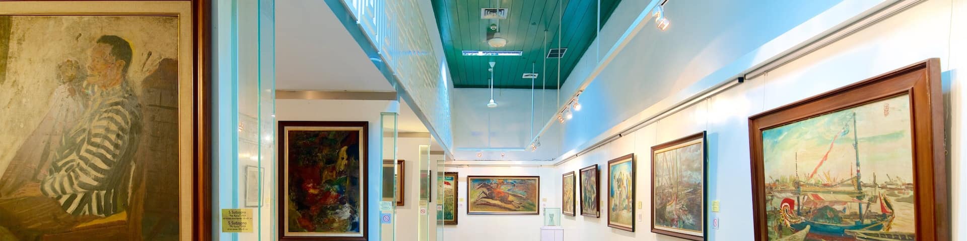 Museum of Fine Arts and Ceramics showing interior views and art