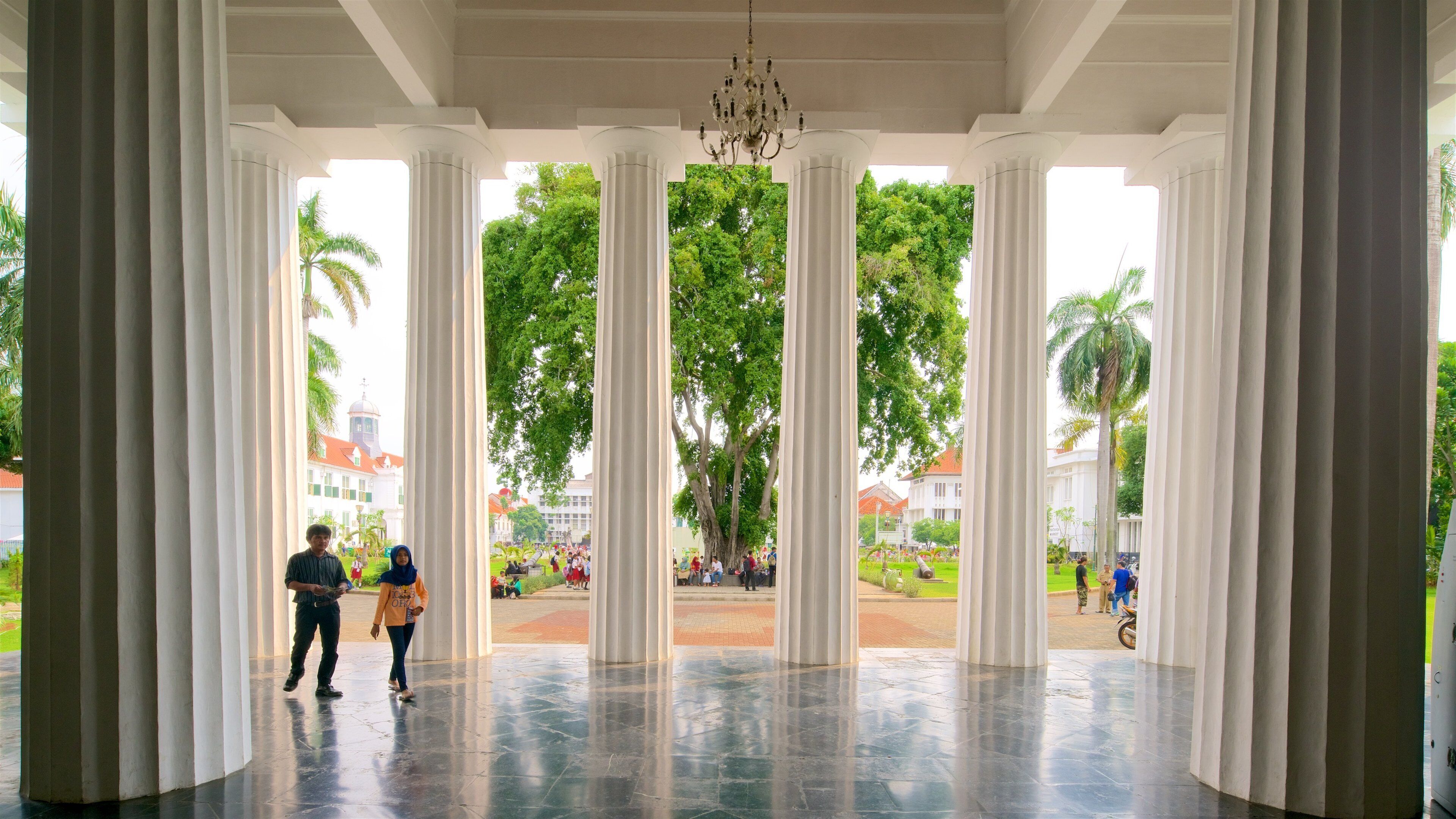 美術及陶瓷博物館 设有 內部景觀 和 遺跡建築 以及 佳偶