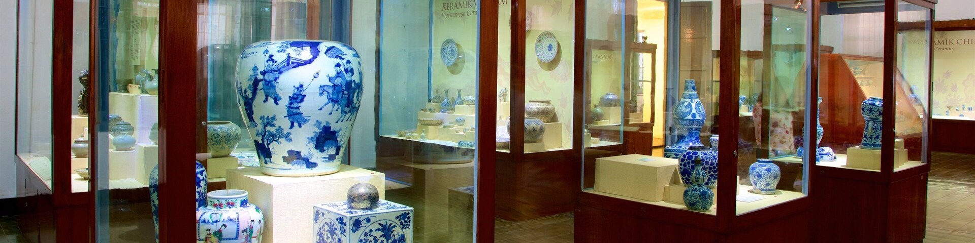 Musée national d\'Indonésie mettant en vedette patrimoine historique et vues intérieures