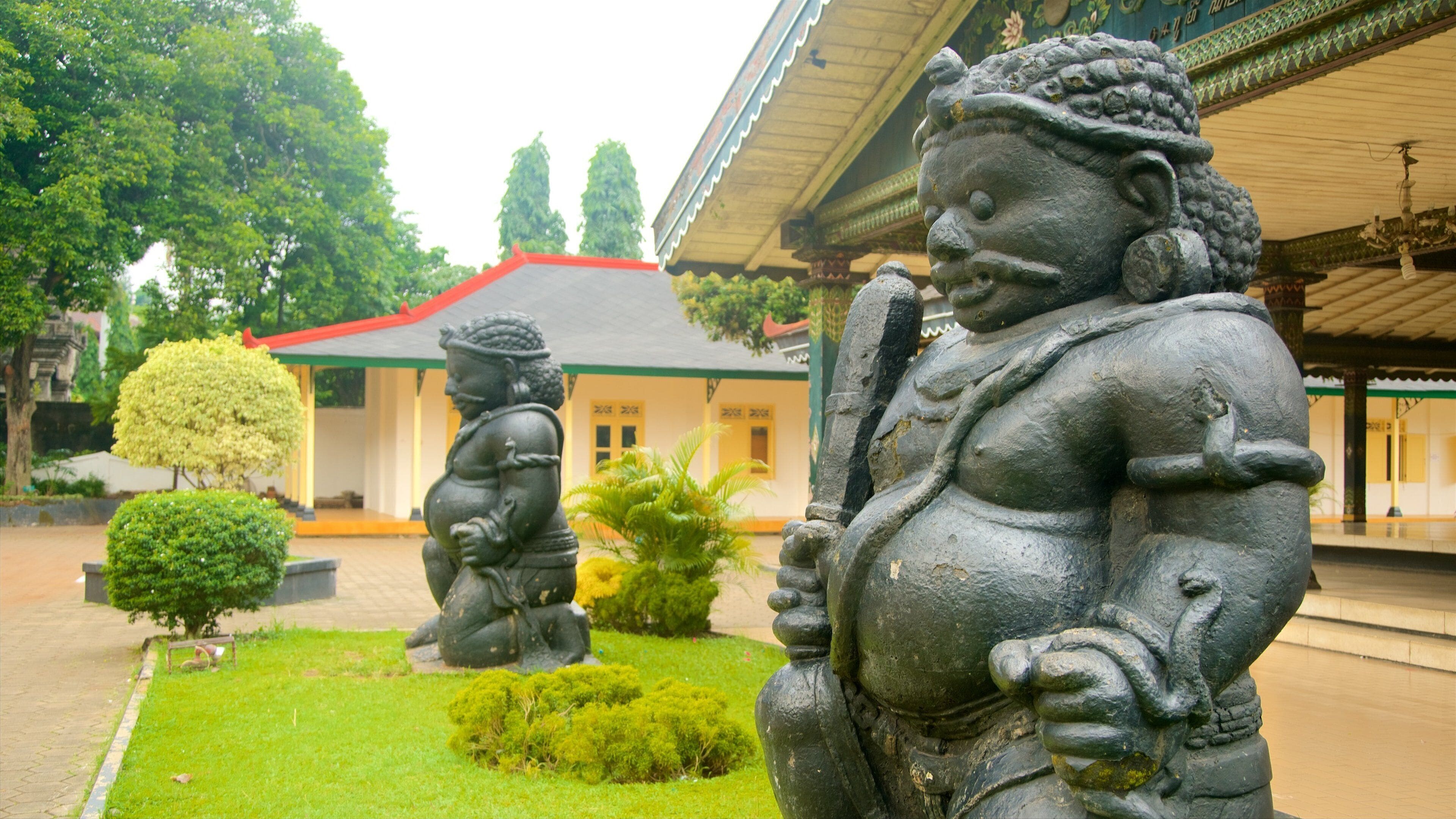 Công viên Văn hóa Taman Mini Indonesia Indah có tính năng pho tượng và khu vườn