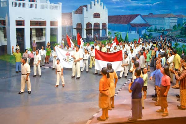 Fort Vredeburg Museum featuring interior views and art