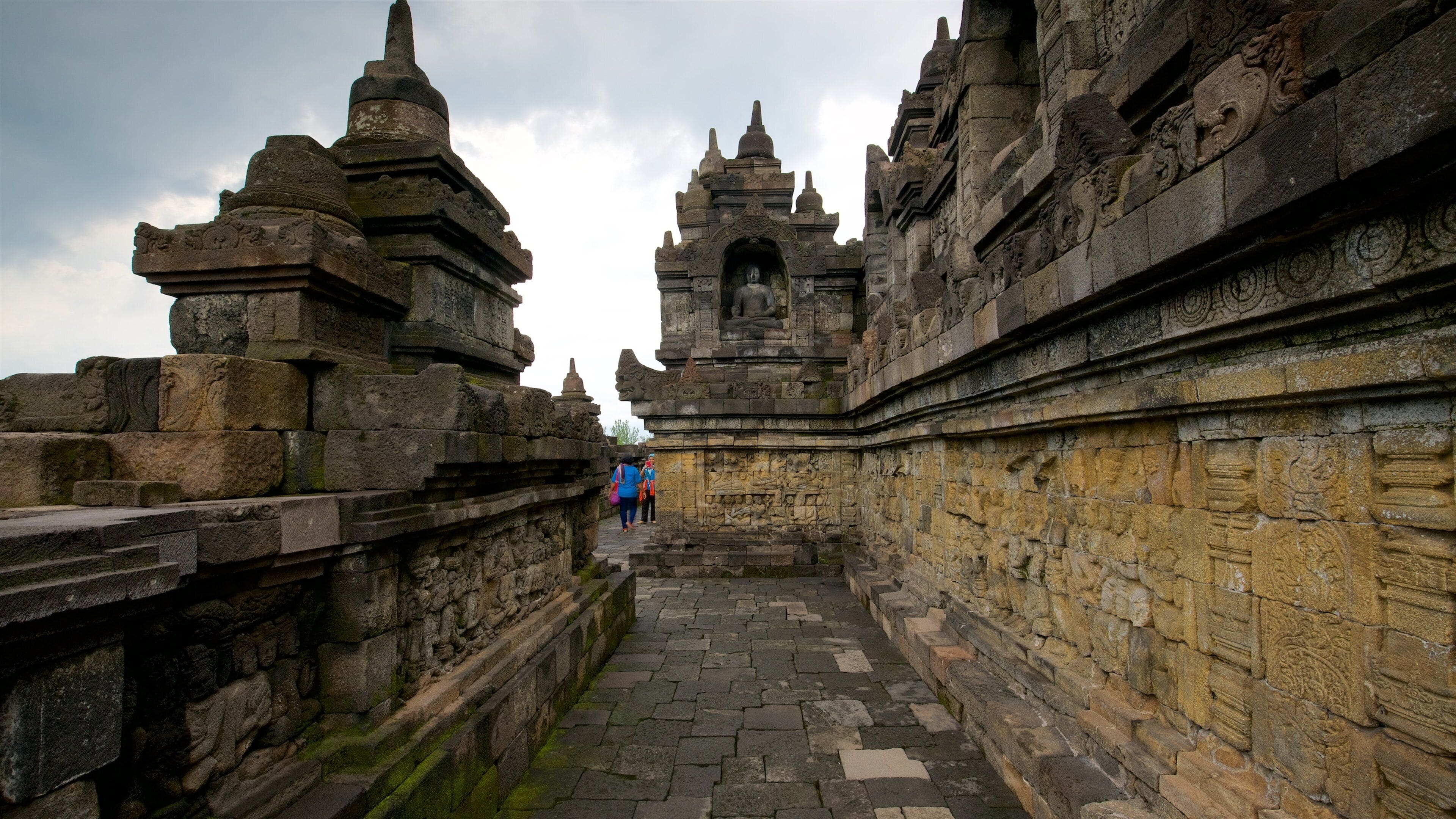 Borobudur que incluye arquitectura patrimonial y elementos patrimoniales